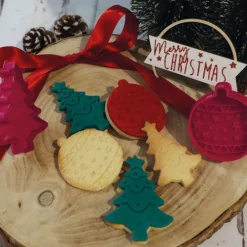 2 découpoirs éjecteurs Noël