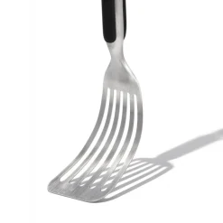 Spatule ajourée flexible pour barbecue