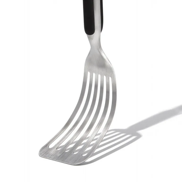 Spatule ajourée flexible pour barbecue