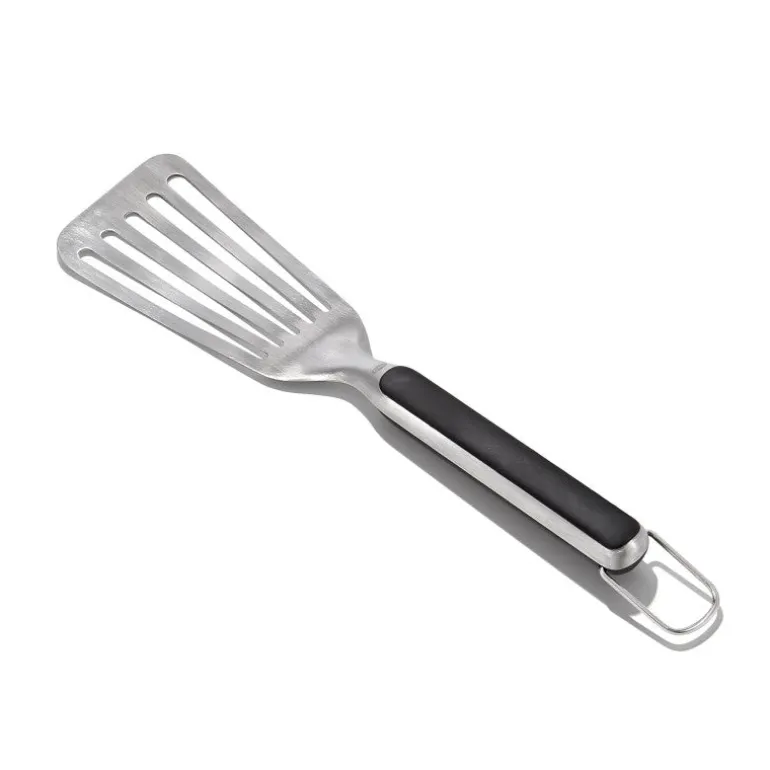Spatule ajourée flexible pour barbecue